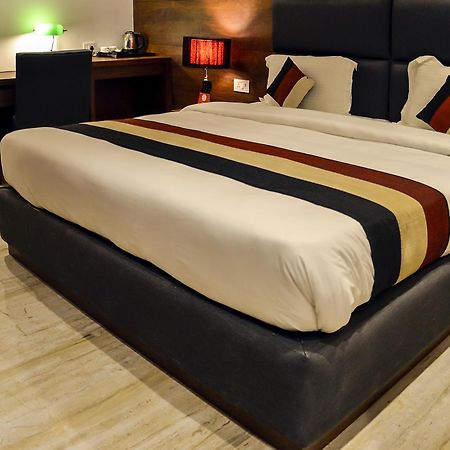 Oyo 1358 Hotel Crossroad Lucknow Eksteriør bilde