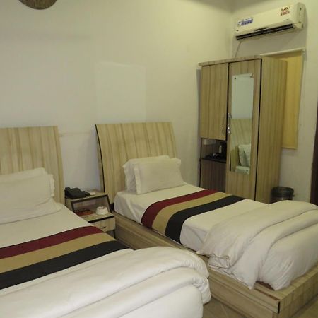 Oyo 1358 Hotel Crossroad Lucknow Eksteriør bilde