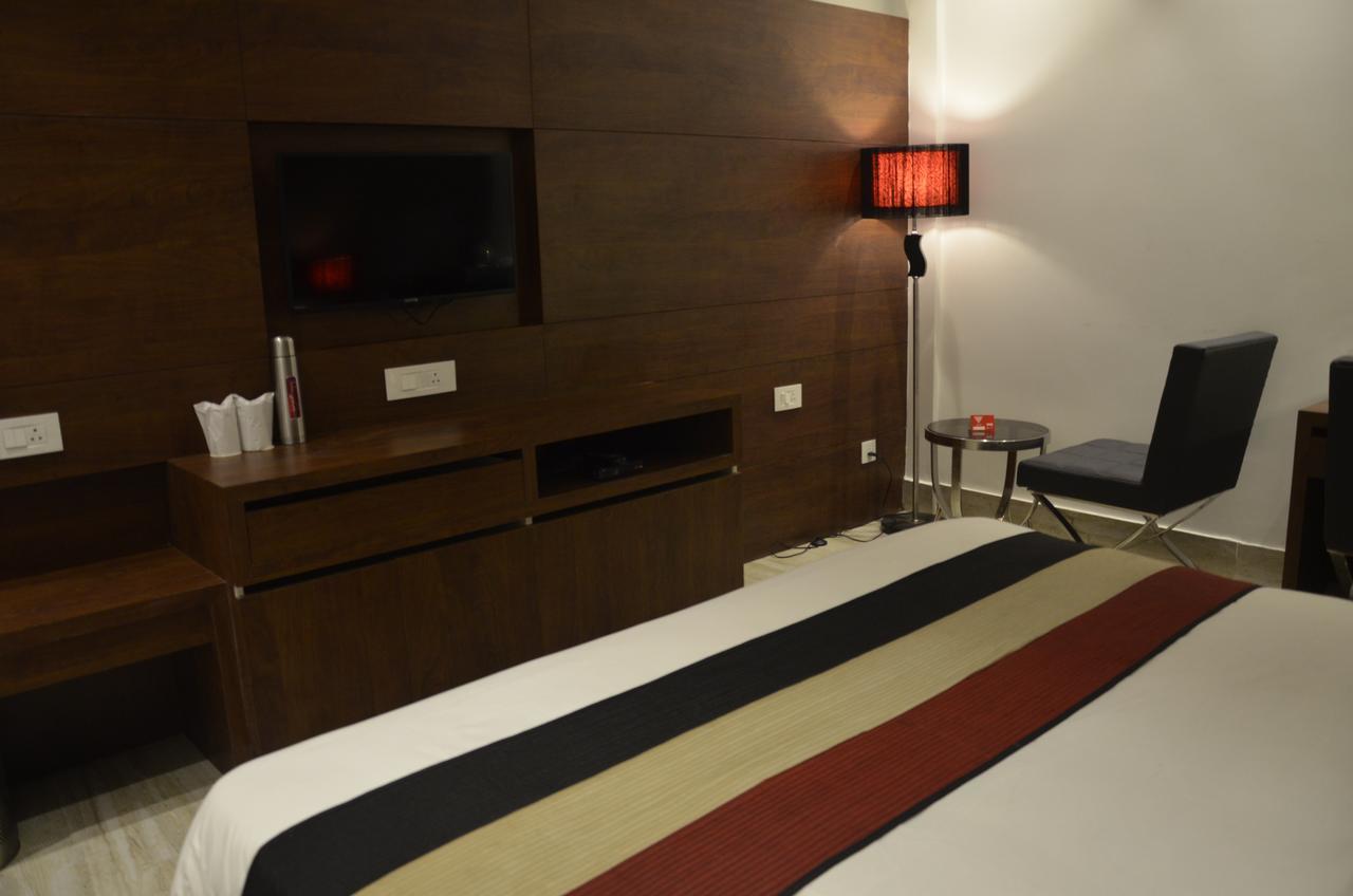 Oyo 1358 Hotel Crossroad Lucknow Eksteriør bilde