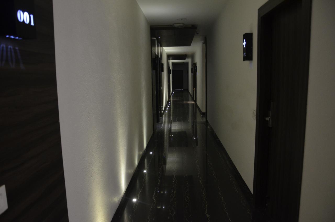 Oyo 1358 Hotel Crossroad Lucknow Eksteriør bilde