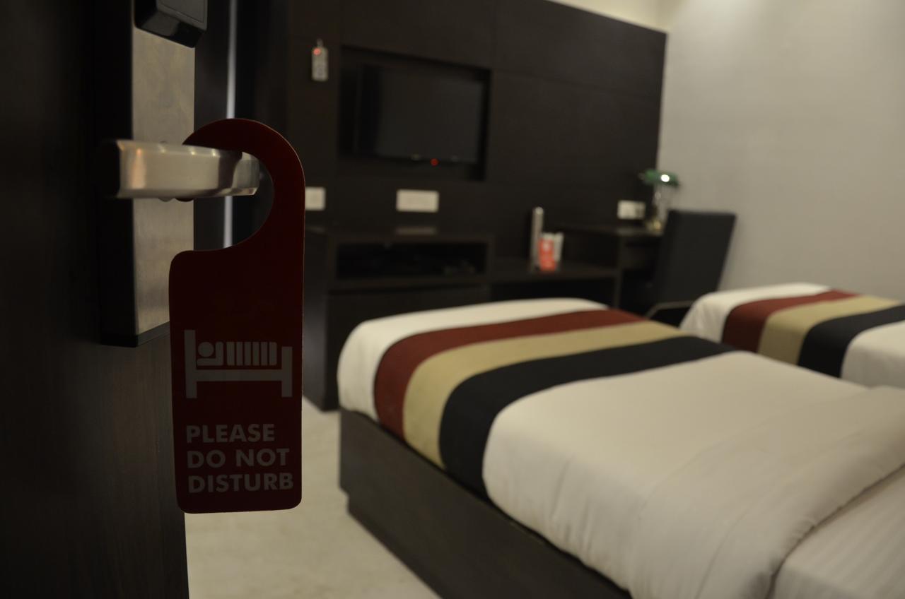 Oyo 1358 Hotel Crossroad Lucknow Eksteriør bilde