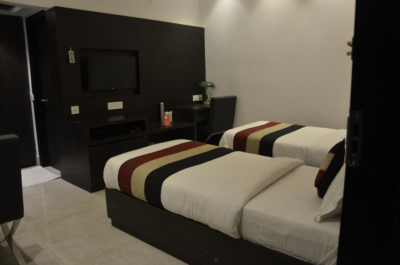 Oyo 1358 Hotel Crossroad Lucknow Eksteriør bilde