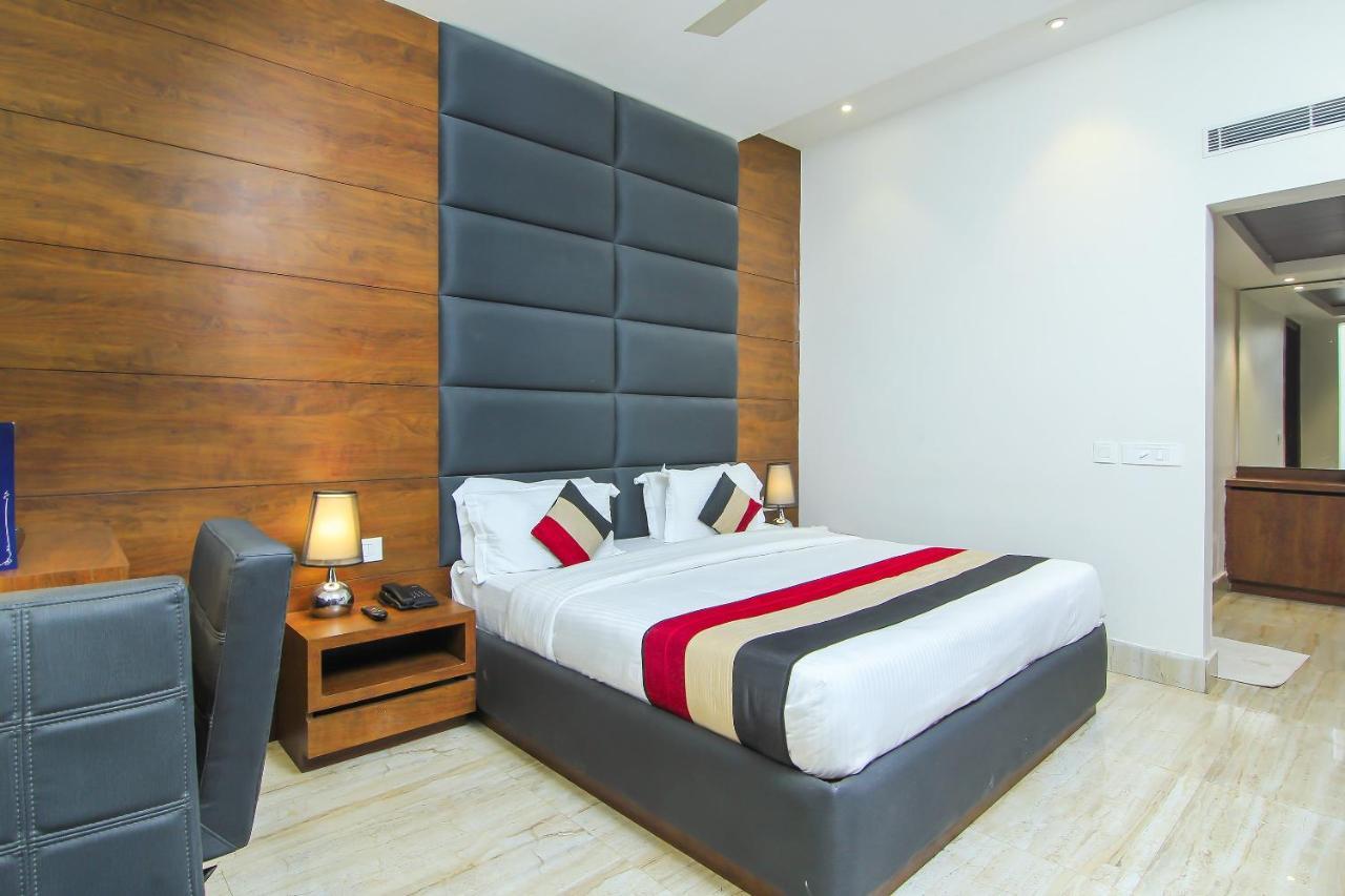 Oyo 1358 Hotel Crossroad Lucknow Eksteriør bilde
