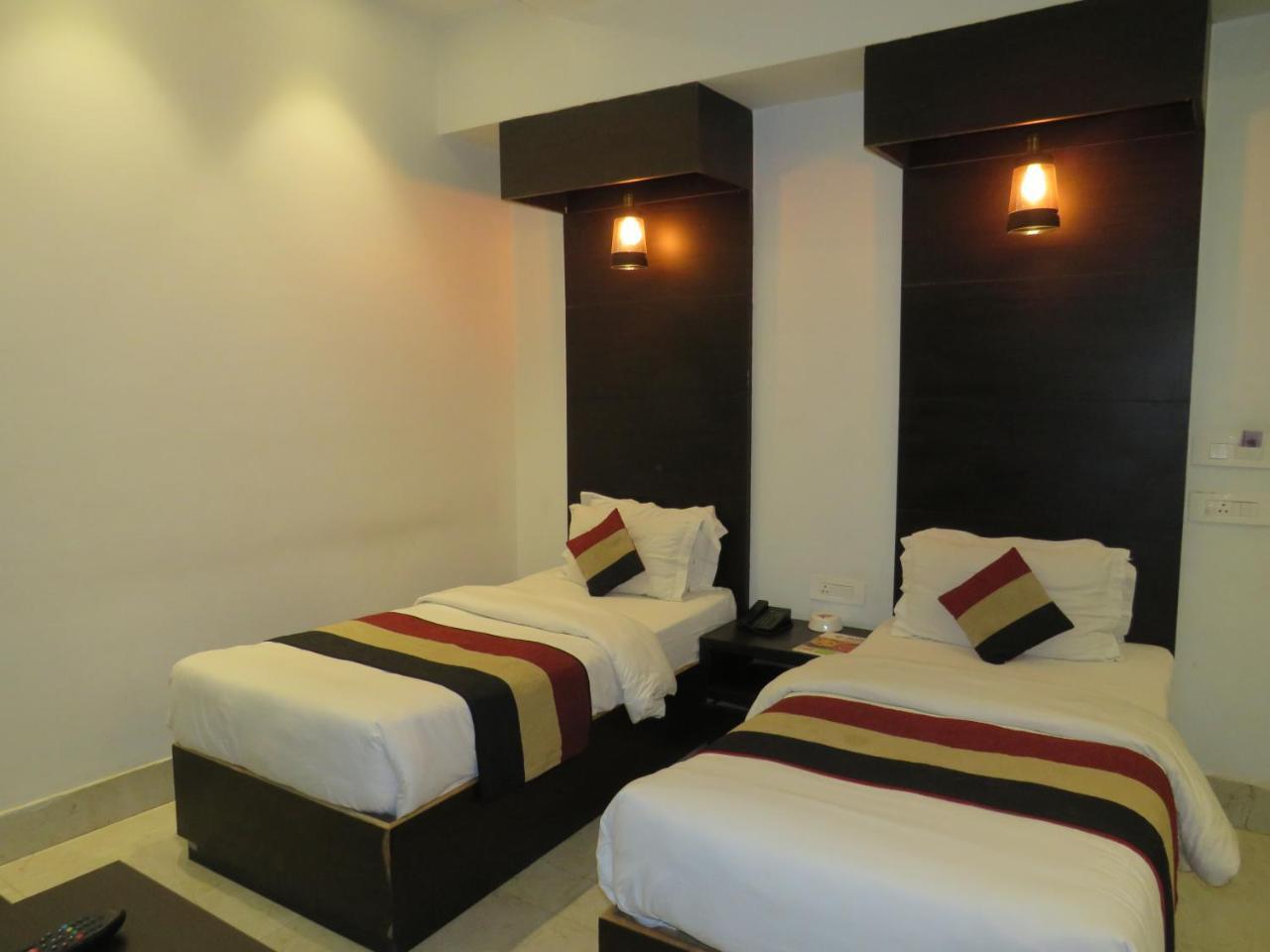 Oyo 1358 Hotel Crossroad Lucknow Eksteriør bilde