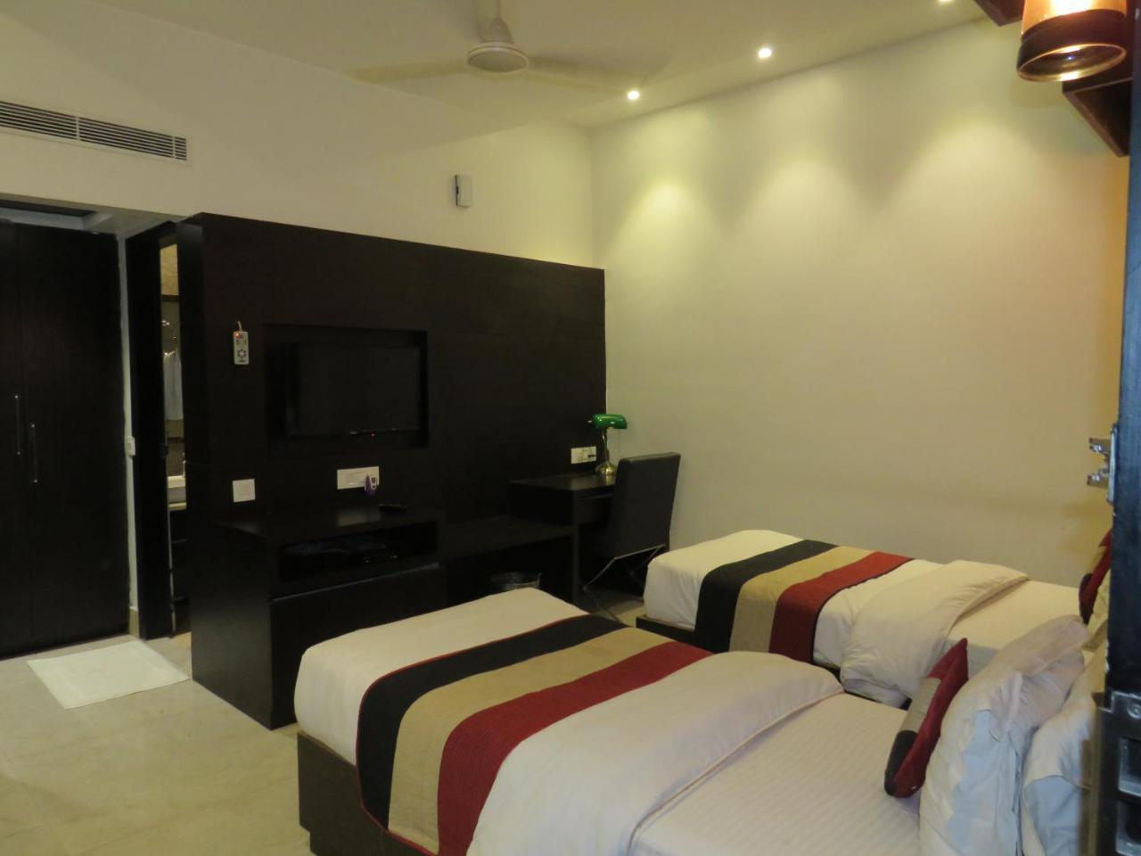 Oyo 1358 Hotel Crossroad Lucknow Eksteriør bilde